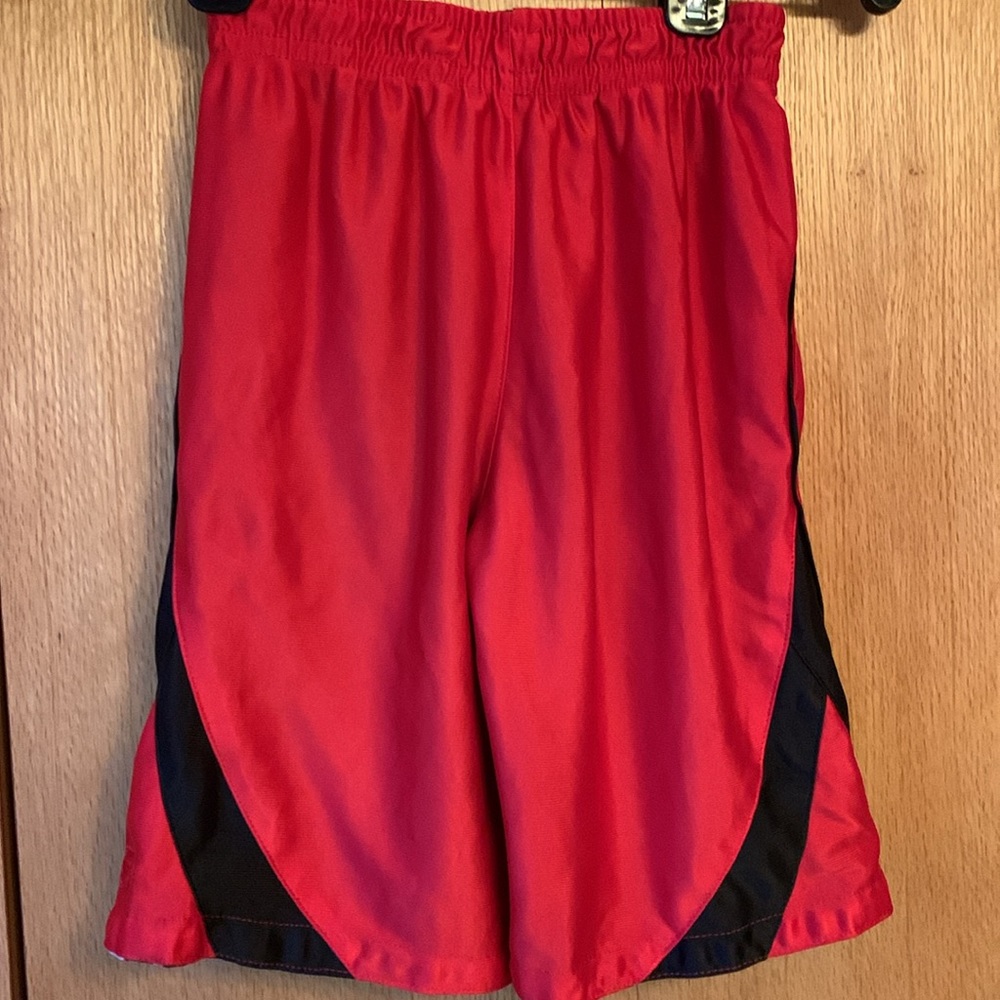 Starter size 7 - 8 reversible red black basketball shorts mesh shiny EUC